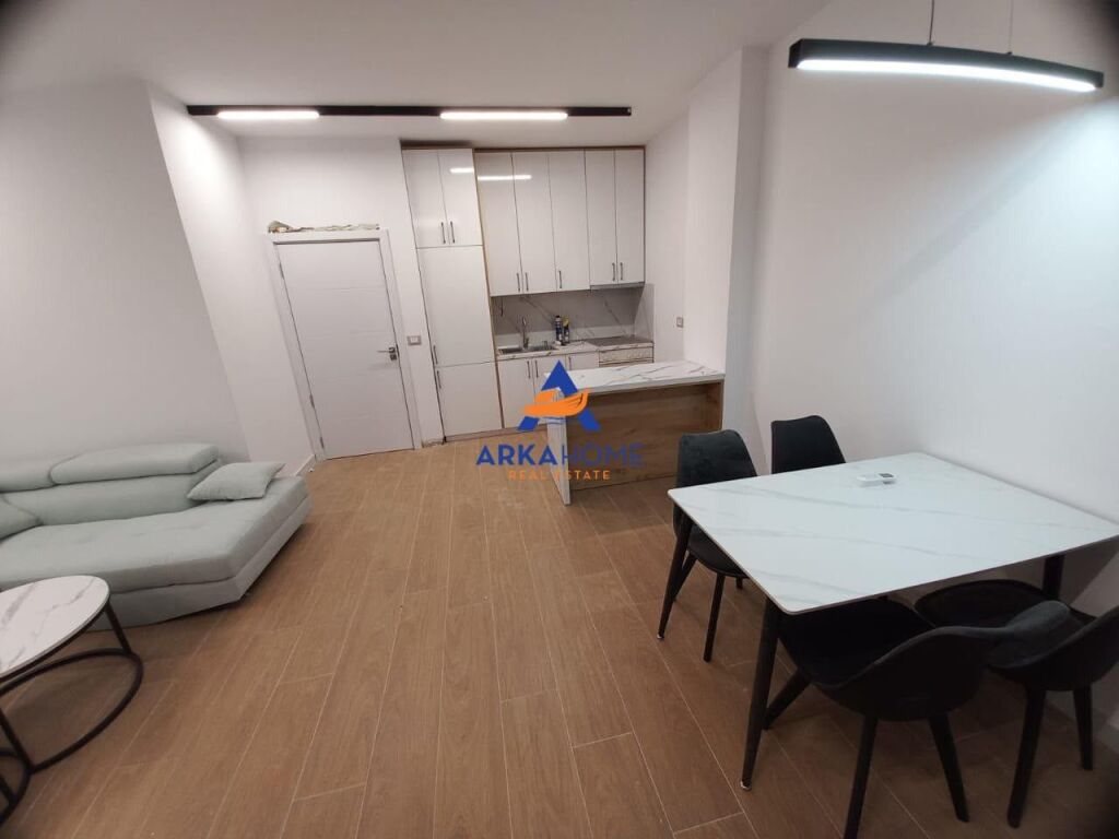 JEPET APARTMENT ME QERA 2+1+BALLKON "RESTORANT FRESKU" 55.000 LEKE