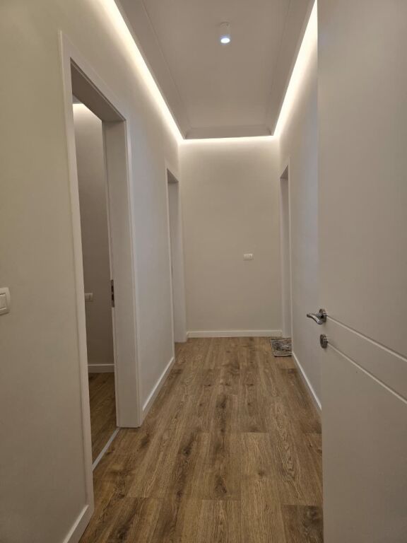 APARTAMENT 2+1+PARKIM  ME QIRA –  PRANE URES SE NISHARAKUT