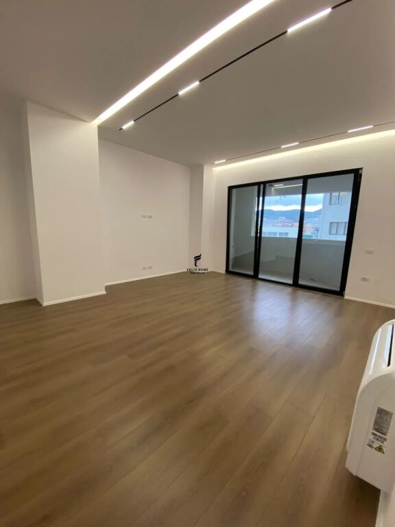 ZYRE ME QERA 115 M2 VASIL SHANTO 130.000 LEKE FH-97243