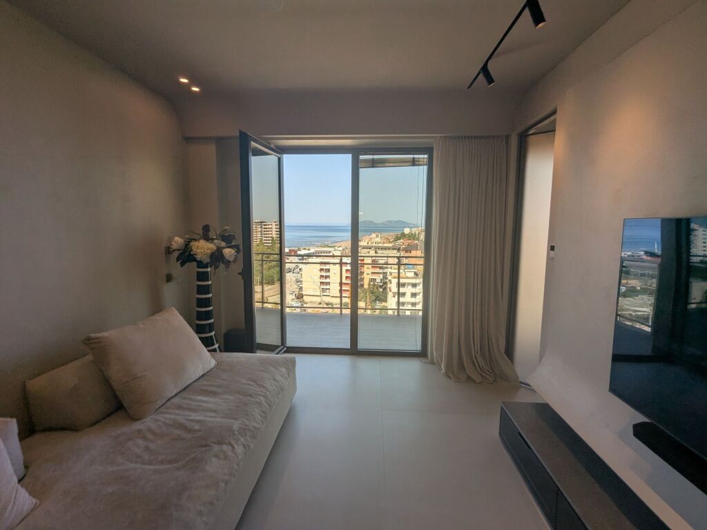 AFFITTASI APPARTAMENTO 1+1 SUL LUNGOMARE DI VLORE