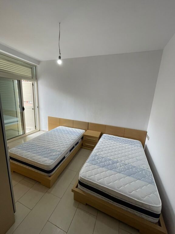Apartament - Për Qira - Kodra e Diellit, Tiranë