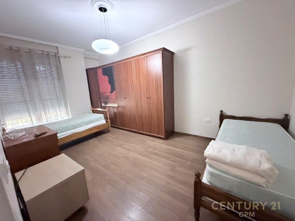 Apartament 2+1 Me Qira në Komunën e Parisit, Tiranë !