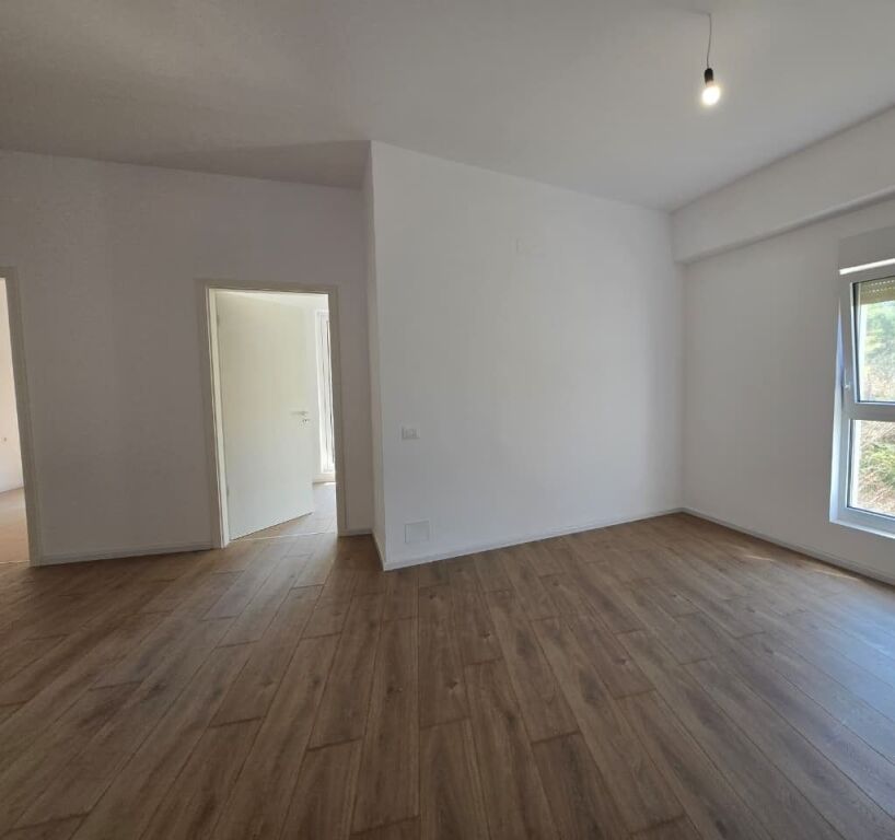 Shitet apartament 2+1 tek Rezidenca Kaimi , Ali Demi .