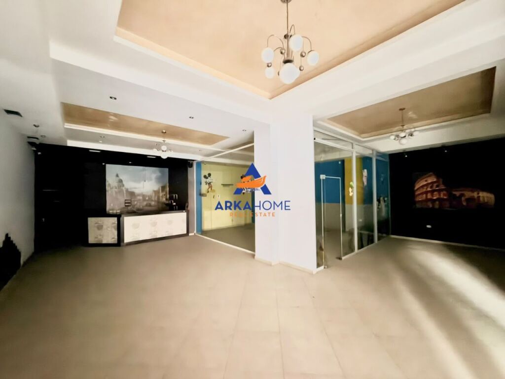 “EKSKLUZIVE” JEPET ME QERA AMBIENT BIZNESI+VERANDË 150 M2 "NE YZBERISHT" 1500 EURO