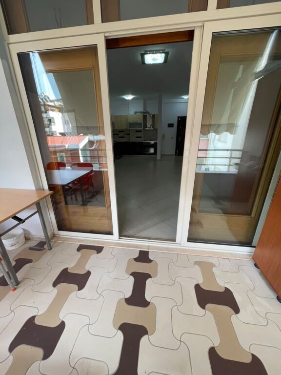 Apartament - Për Qira - Kodra e Diellit, Tiranë