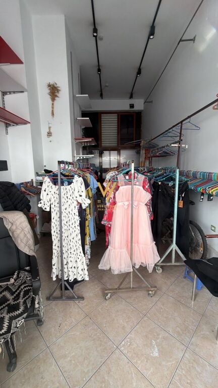 SHOP FOR RENT 40 M2 AT SQUARE 21 – 80,000 LEKE