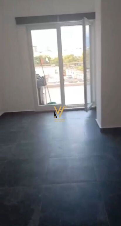 JEPET ZYRE 145 M2 ME QIRA TE ZOGU I ZI 1.000 EURO
