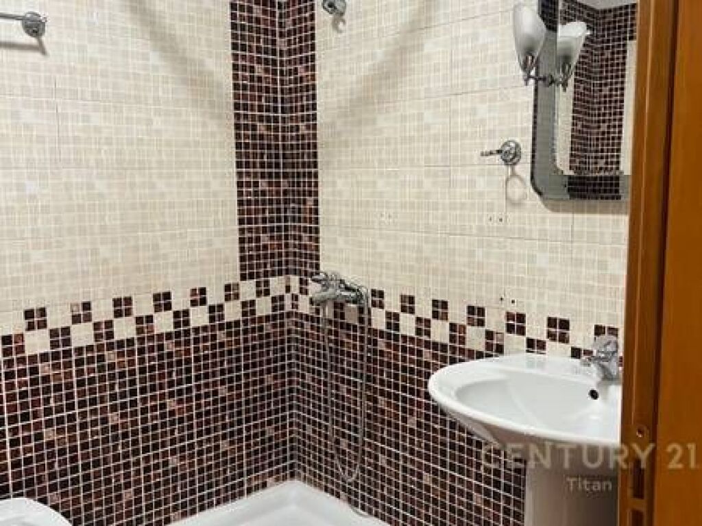 Apartament 3+1+2 tualete me qira te Zogu i Zi.