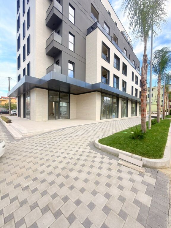 JEPET ME QERA AMBIENT BIZNESI PRANE SPITALIT RAJONAL,DURRES