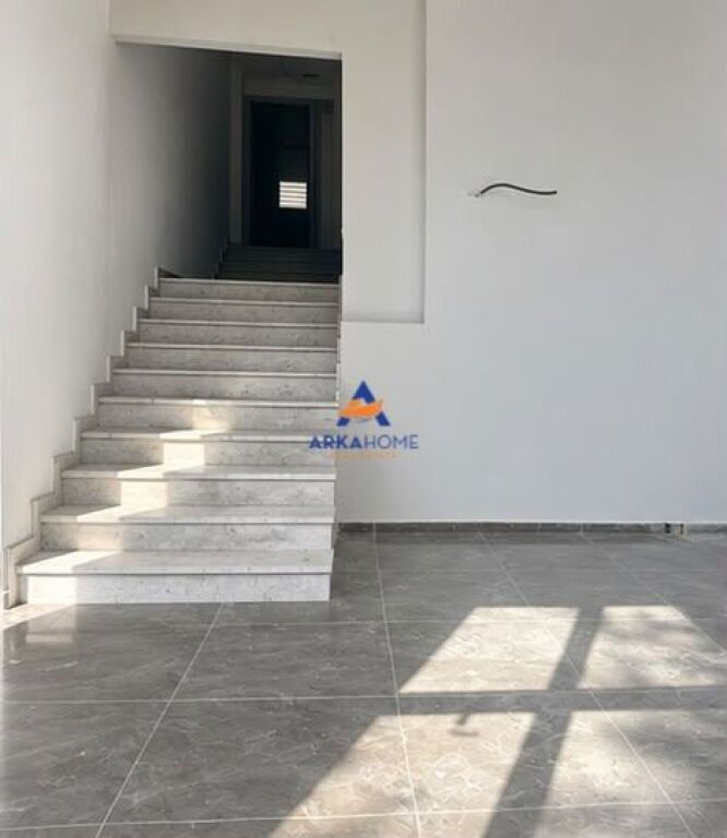 LOCALE COMMERCIALE IN AFFITTO 160M2 "PAZARI I RI" 3500 EURO