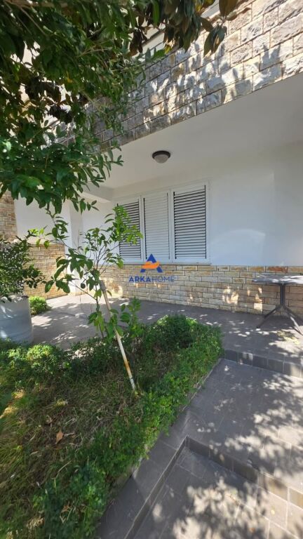 SHITET VILE 4 KATESHE "KODRA E PRIFTIT" 560.000 EURO