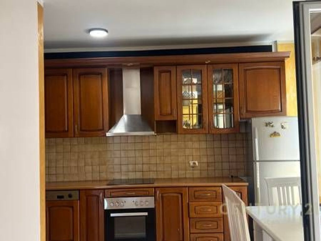 Apartament 3+1+2 tualete me qira te Zogu i Zi.