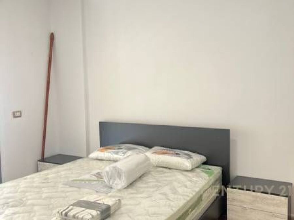 Apartament 3+1+2 tualete me qira te Zogu i Zi.