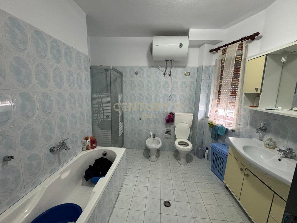 SHITET APARTAMENT 2+1 ME GARAZHD, DURRES !
