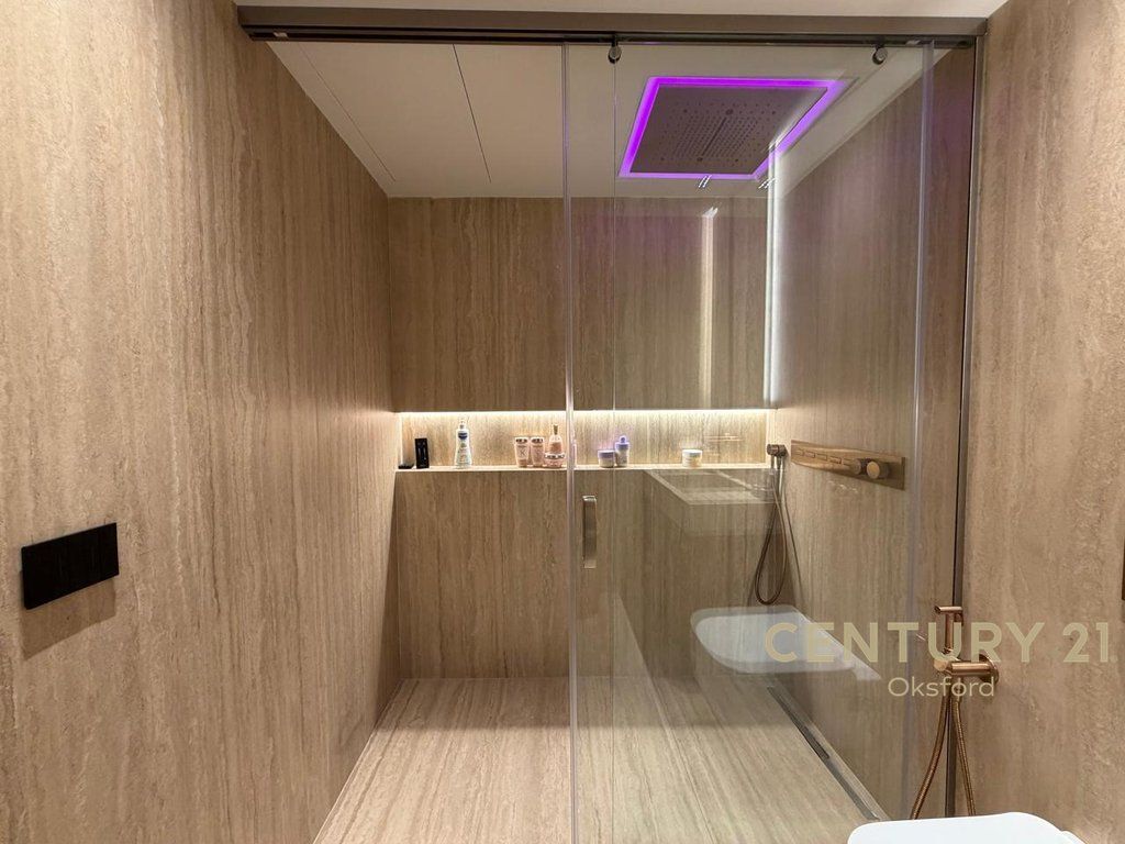 Shesim Apartament Luksoz 2+1 + Post Parkimi tek “Down Town Tirana” ,ne Rrugen e Elbasanit me pamje nga Stadiumi “Air Albania”!

