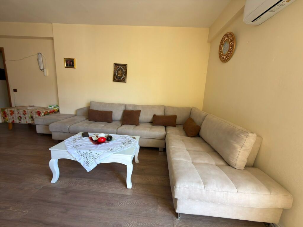 🏡 **SHITET APARTAMENT 2+1 – VLORË** 🌊