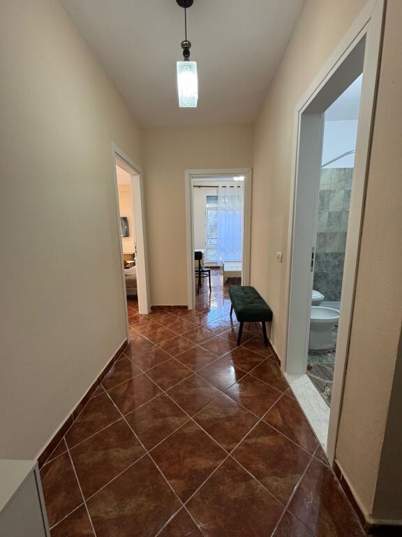 Shitet Apartament 1+1