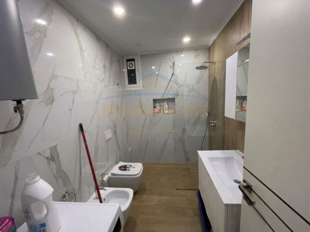 Qera, Apartament 2+1 Komuna E Parisit , Tiranë.