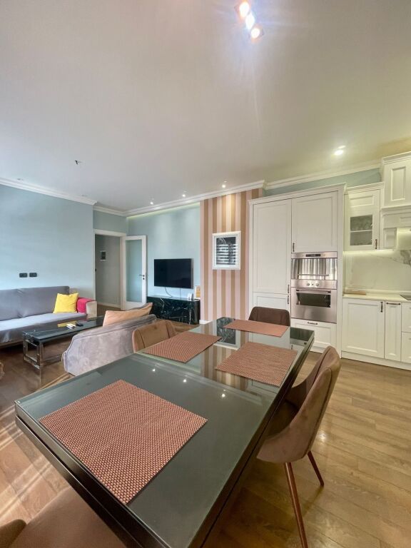 APARTAMENT 2+1 ME QIRA NE QENDER TE RRUGA