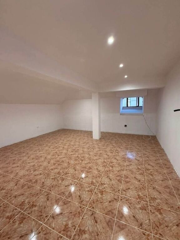 JEPET ME QIRA SHTEPI 3-KATËSHE – KINOSTUDIO, TIRANË
