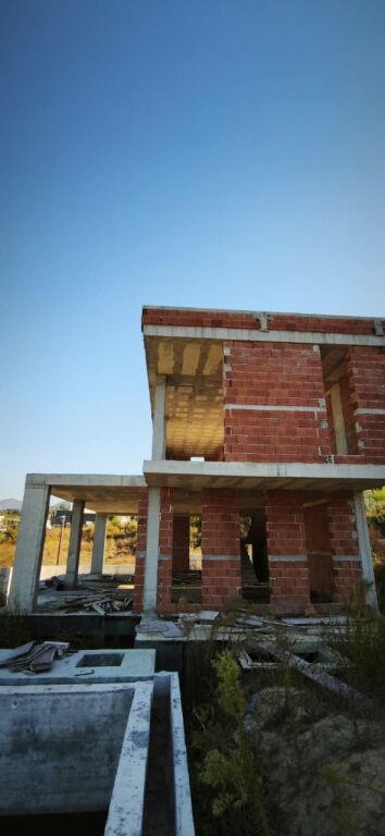 SHITET VILË ME PISHINË | RESIDENCA TËRFILI – FARKË