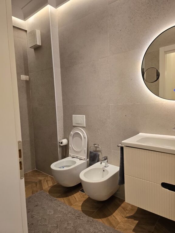 APARTAMENT 2+1+PARKIM  ME QIRA –  PRANE URES SE NISHARAKUT