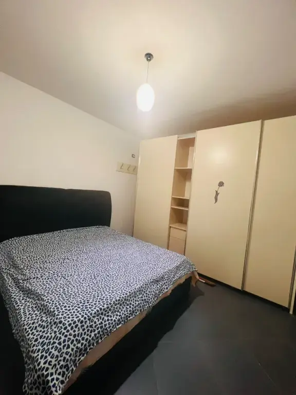 Apartament 2+1 me qera prane Restorant Freskut
