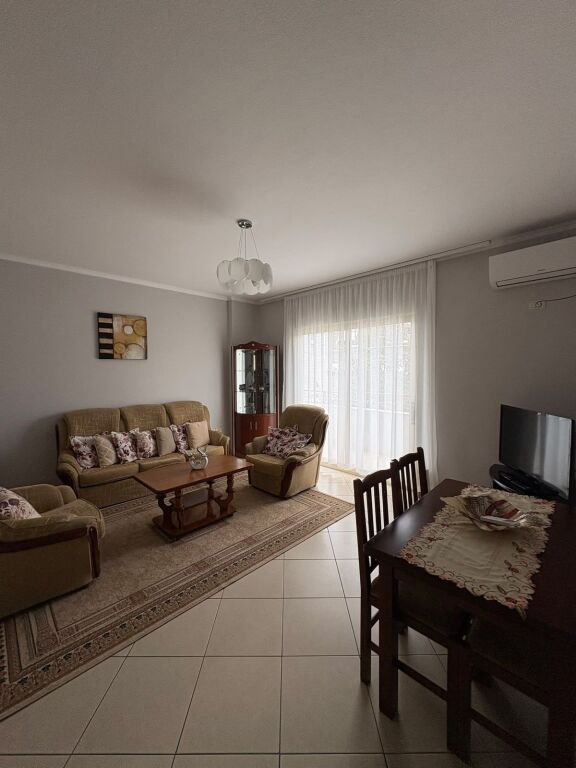 Apartament me qera 2+2+2+ambient gatime me vehte 📍Pazari Ri, rruga Hoxha Tahsin, prane sheshit Avni Rustemi