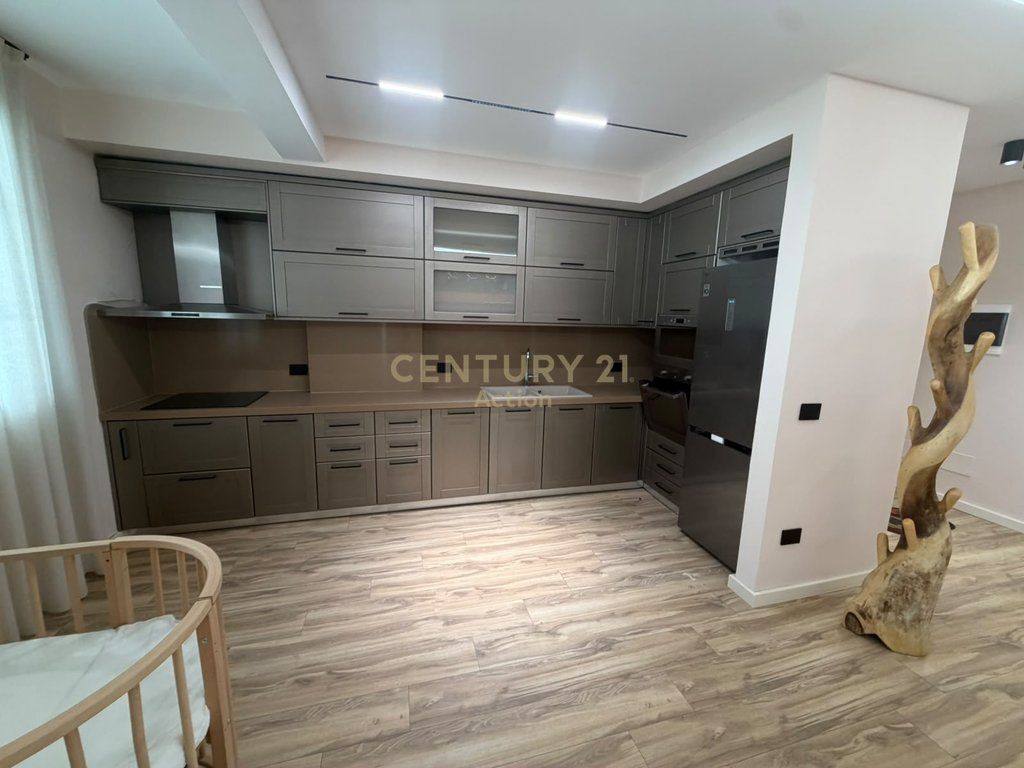 SHITET APARTAMENT 2+1 | RRUGA E PORTIT, DURRËS   322,000 €