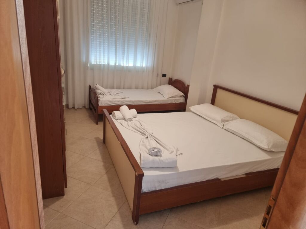 Jepet apartament me qira 1+1