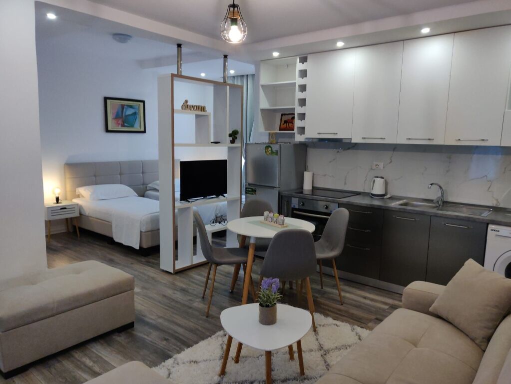 Apartament me qira pranë Shkollës Italiane, Vollga