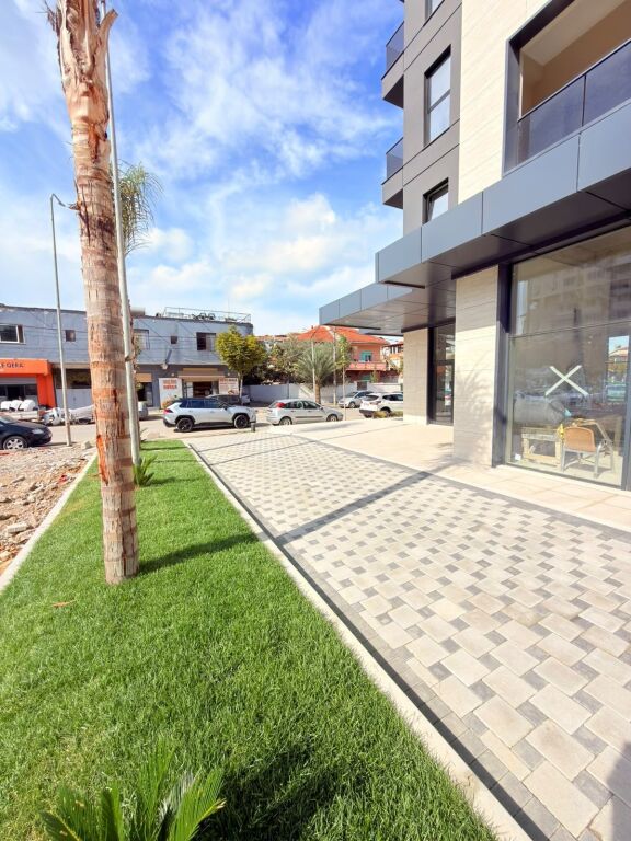 JEPET ME QERA AMBIENT BIZNESI PRANE SPITALIT RAJONAL,DURRES