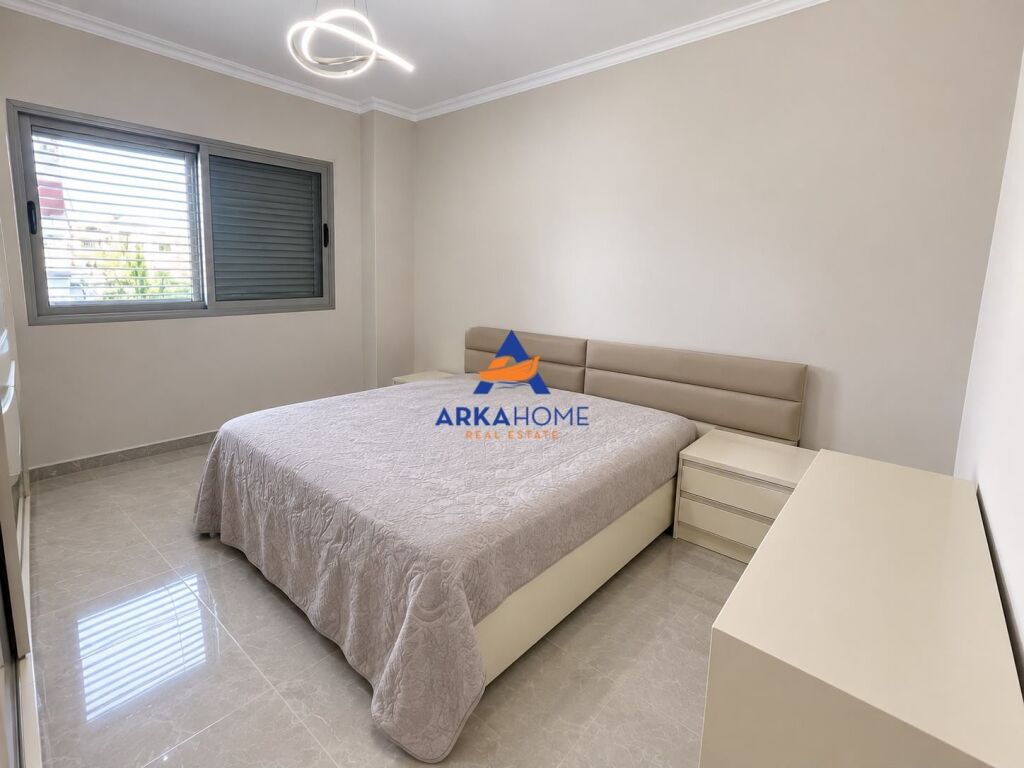 SHITET APARTAMENT 3+1+2 BALLKONE "KRISTAL CENTER, TE RRETHRROTULLIMI I SELITES" 270.000 EURO