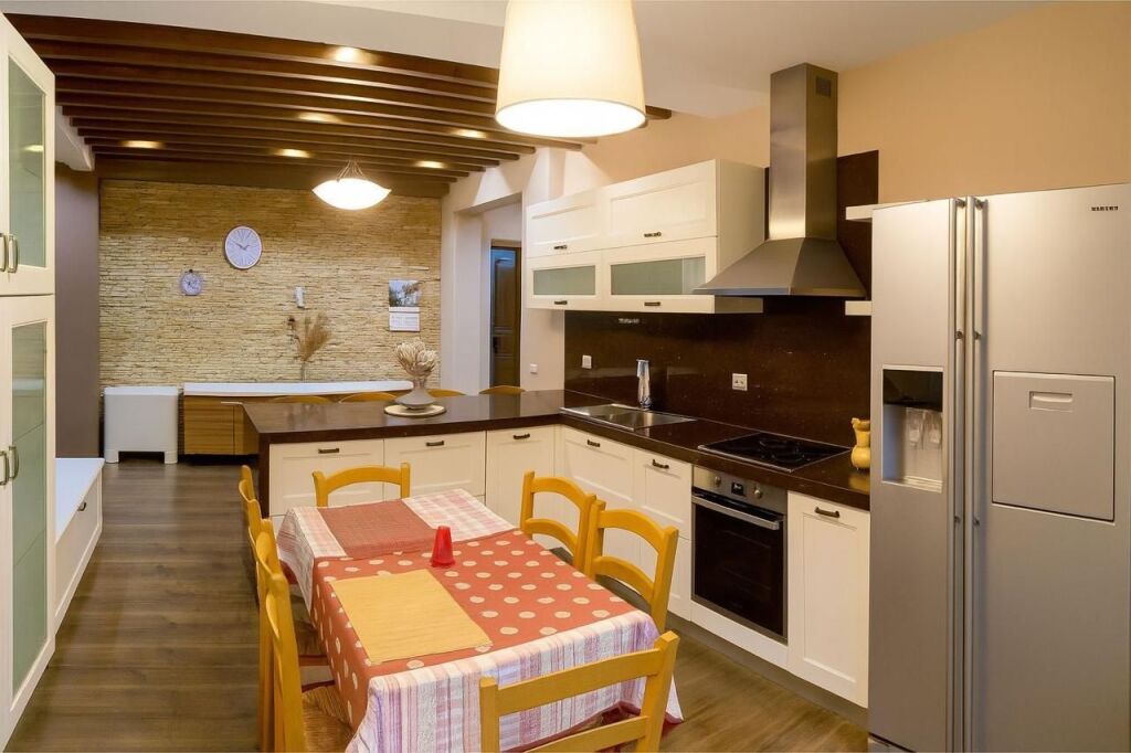 Shitet ose jepet me qera apartament 3+1+2 pamje ballore deti