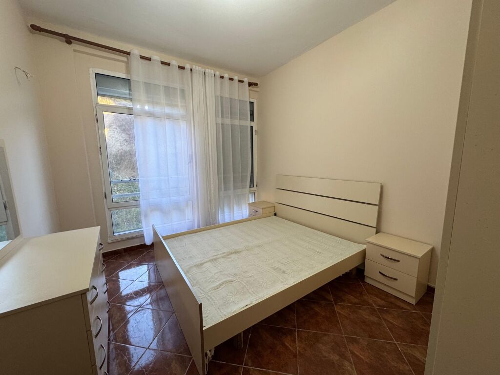 Shitet Apartament 1+1