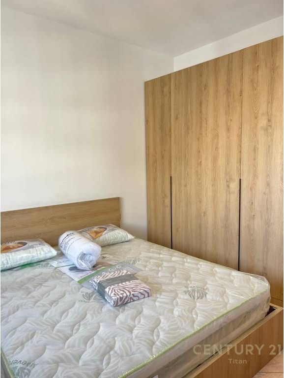 Apartament 3+1+2 tualete me qira te Zogu i Zi. 1,200 € /Muaj