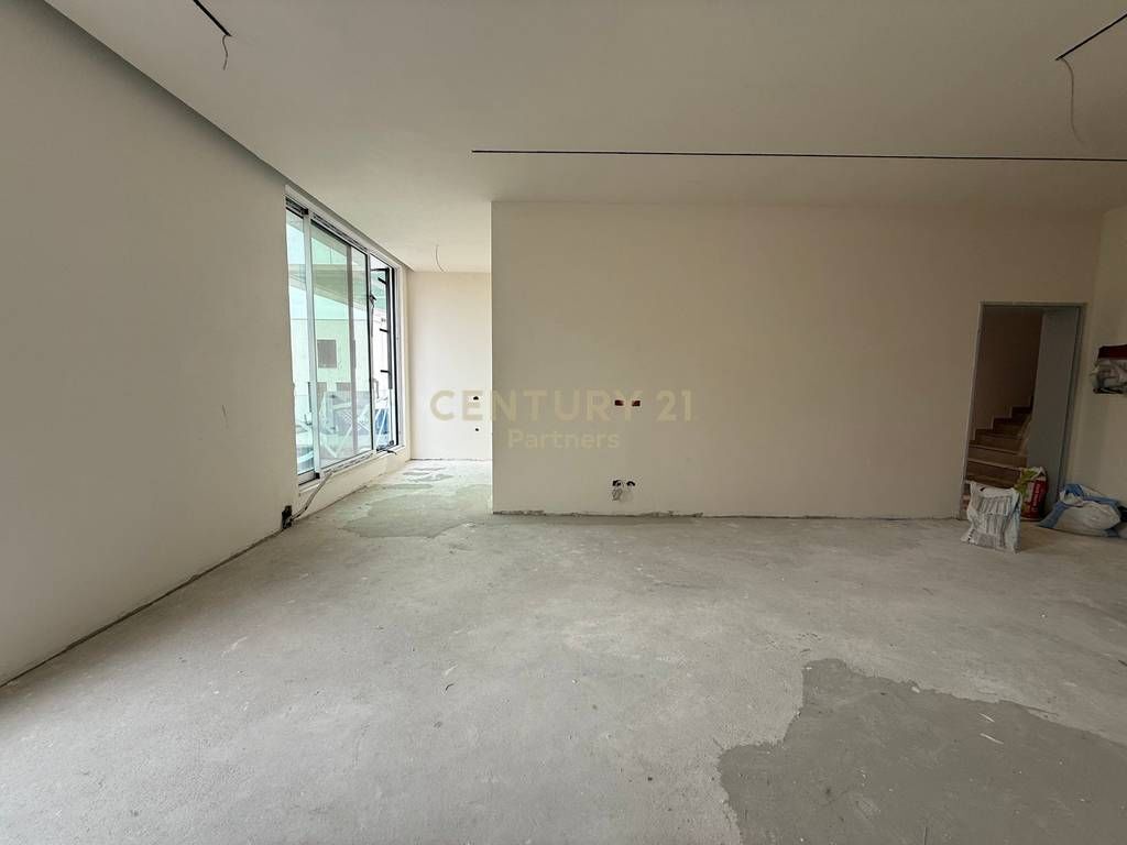2+1 apartment for sale in the Teg area.