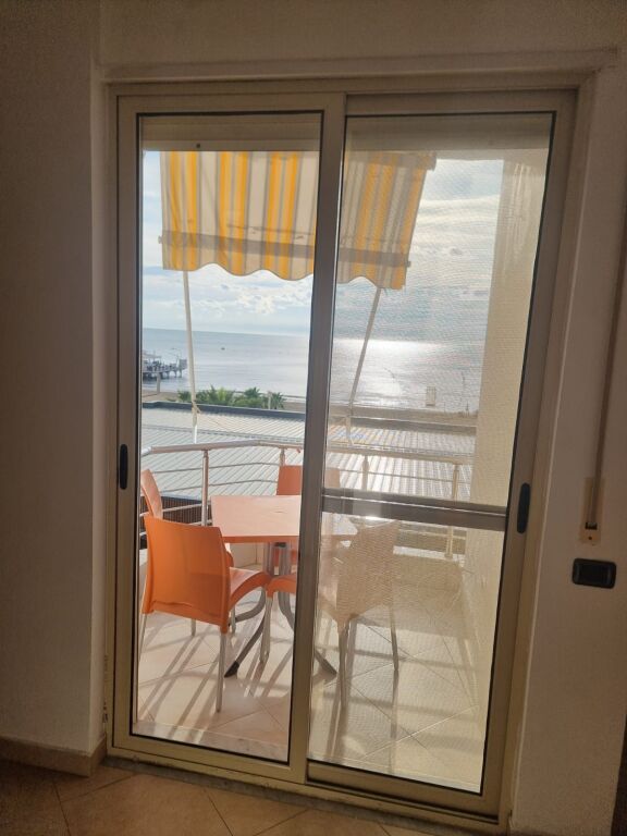 Jepet apartament me qira 1+1