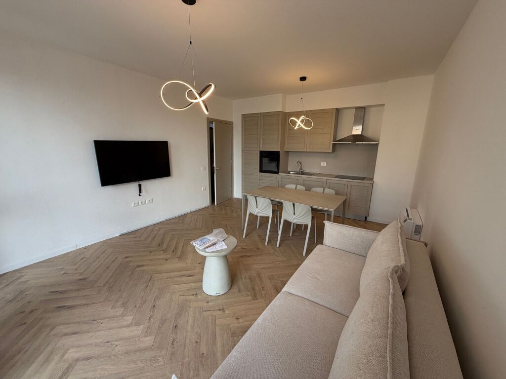 🏡 Jepet apartament 1+1 me qira te Jordan Misja! 📍 Kati i dytë, pallat i ri me ashensor. 🛋️ I sapomobiluar. 💰 Çmimi: 650 mijë lekë. 📞 Për më shumë informacion, kontaktoni!
