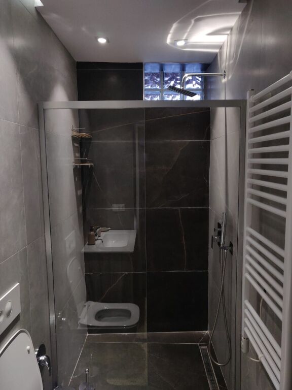 Apartament me qira pranë Shkollës Italiane, Vollga