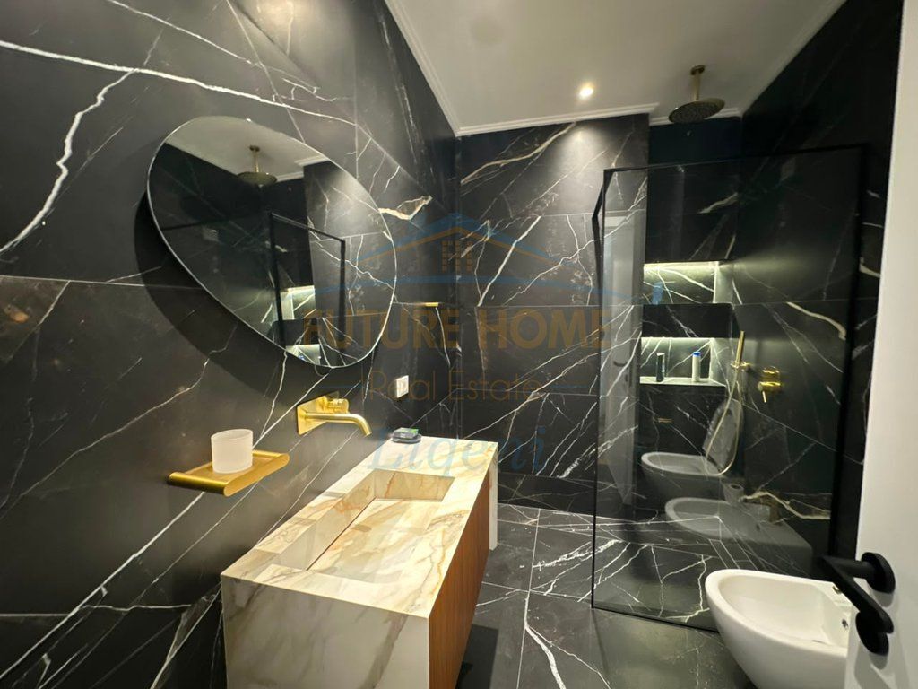 Qera, Apartament 3+1+2 Poste parkimi, Lake View Residence, Tirane.