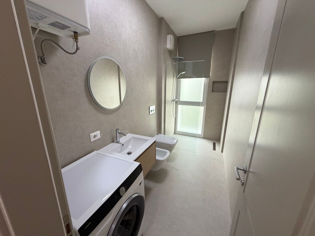 🏡 Jepet apartament 1+1 me qira te Jordan Misja! 📍 Kati i dytë, pallat i ri me ashensor. 🛋️ I sapomobiluar. 💰 Çmimi: 650 mijë lekë. 📞 Për më shumë informacion, kontaktoni!
