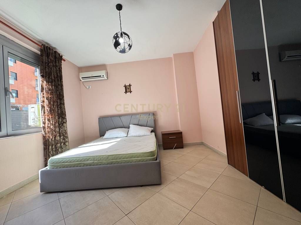 JAPIM ME QIRA APARTAMENT 3+1+2 TEK RRETHRROTULLIMI I ZOGUT TE ZI