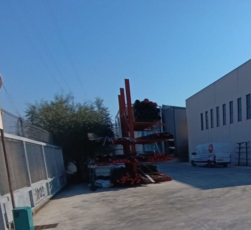 Jepet magazine me qera pranë Tirana Industrial Park &amp; Mercedes-Benz