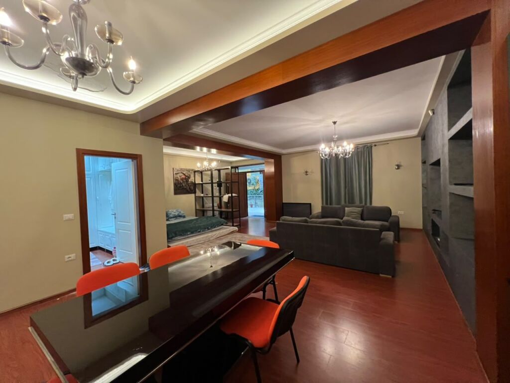 AMBIENT ZYRE ME QERA – LIQENI I THATË 🏢