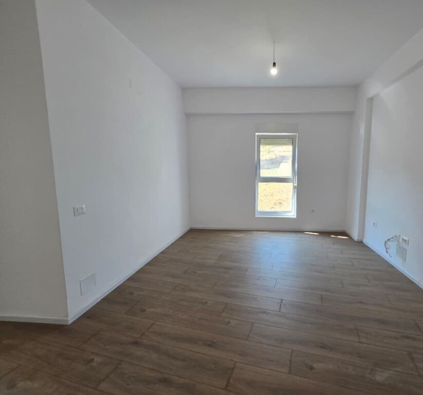 Shitet apartament 2+1 tek Rezidenca Kaimi , Ali Demi .