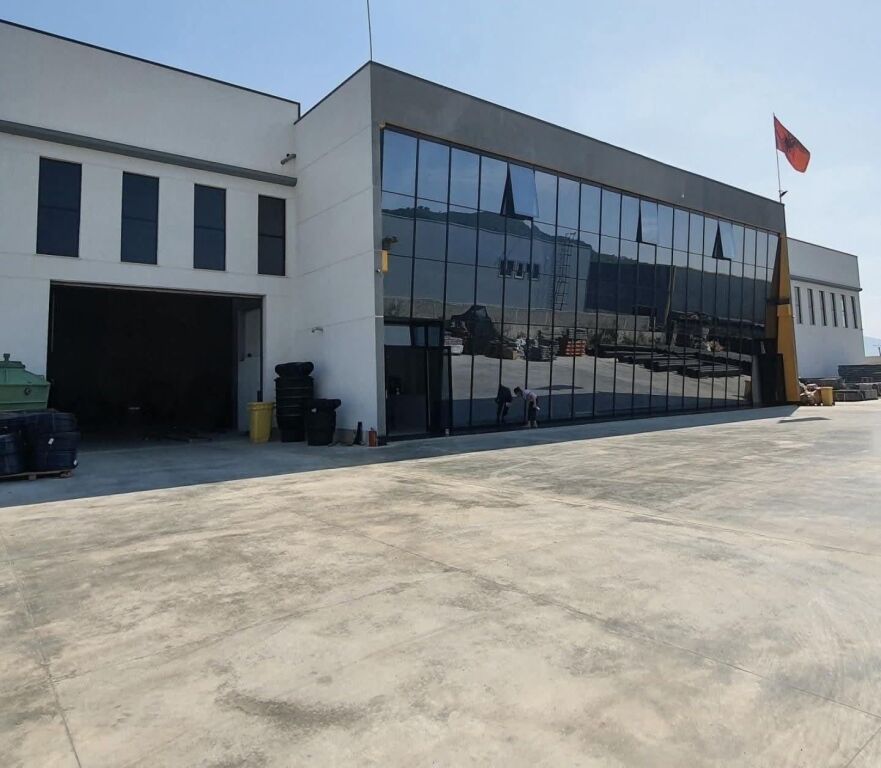 Jepet magazine me qera pranë Tirana Industrial Park &amp; Mercedes-Benz