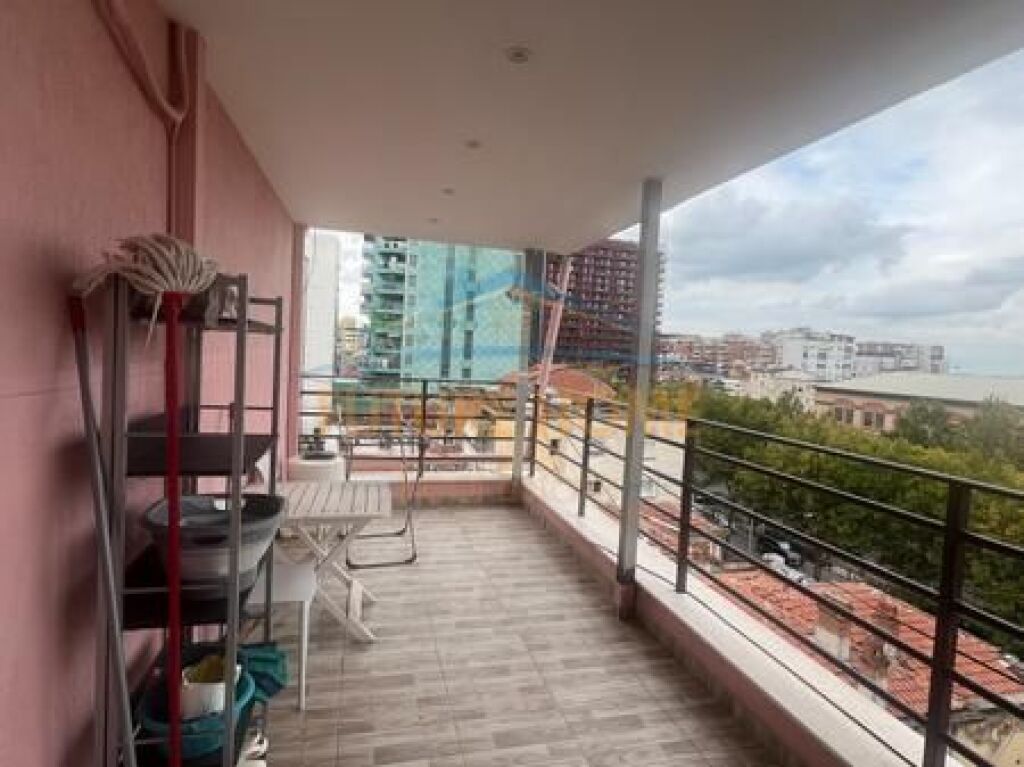 Affitto, Monolocale, Myslym Shyr