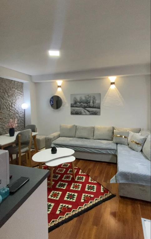 Jepet me qira apartament 2+1 brenda Kalasë së Tiranës.