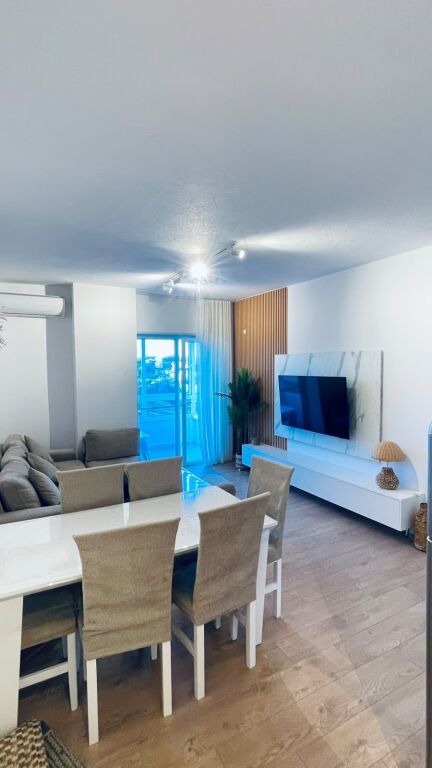 Jepet apartament me qera 1+1 pamje deti